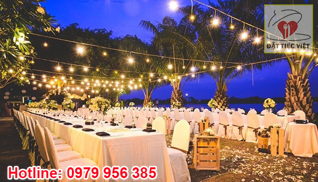 Tổ chức tiệc liên hoan cho công ty tận nơi