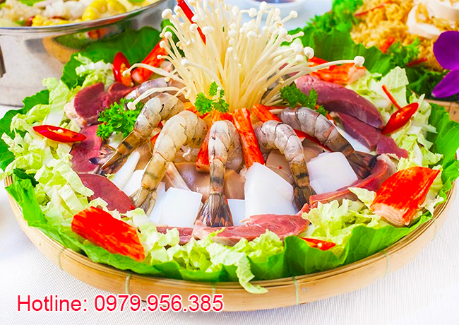 thực đơn đãi tiệc phong phú
