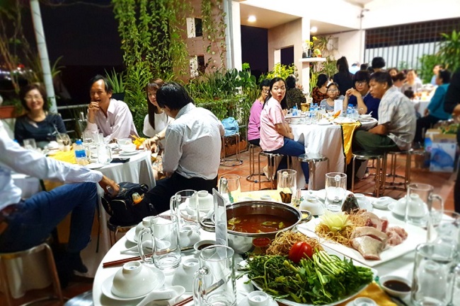 đặt tiệc tại công ty