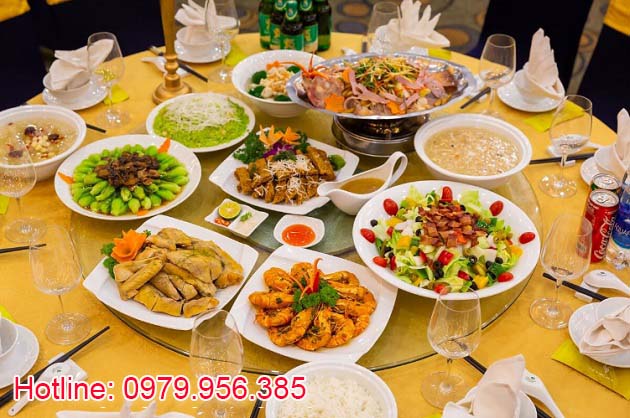 thực đơn tiệc phong phú tươi ngon