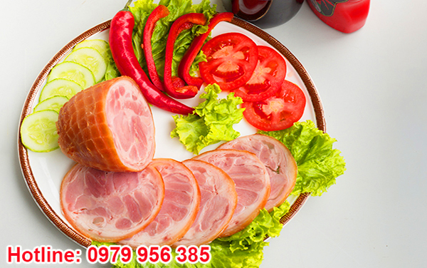 Chân giò lợn hun khói