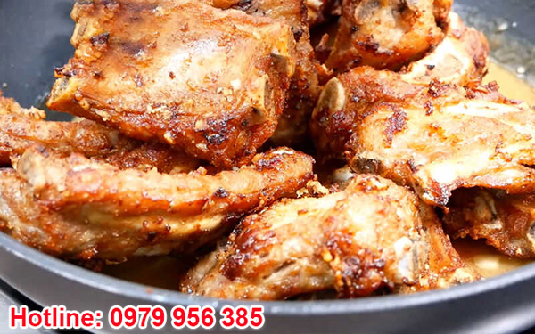 Sườn heo non chiên nước mắm
