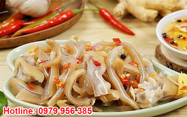 Tai heo ngâm chua ngọt