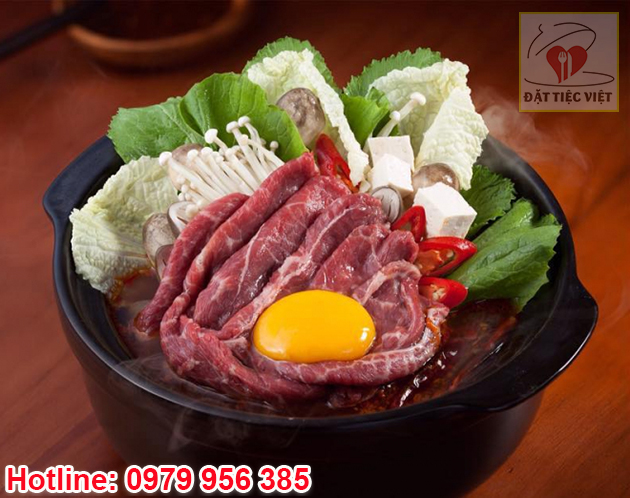 Món lẩu bò đãi tiệc