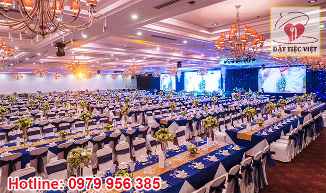 Đặt tiệc bàn dài