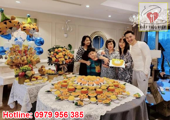 tổ chức tiệc mừng em bé tròn 1 tháng tuổi (con Mạnh Trường)