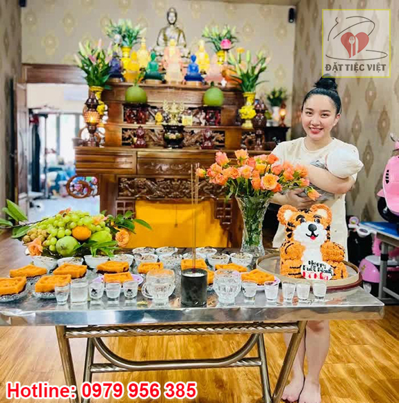 tổ chức đầy tháng cho con trai Lê Dương Bảo Lâm
