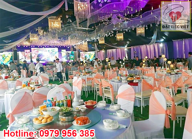 Đặt tiệc nấu tiệc liên hoan tại nhà kiểu truyền thống