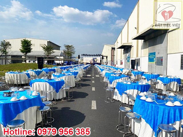 Đặt tiệc liên hoan tại công ty