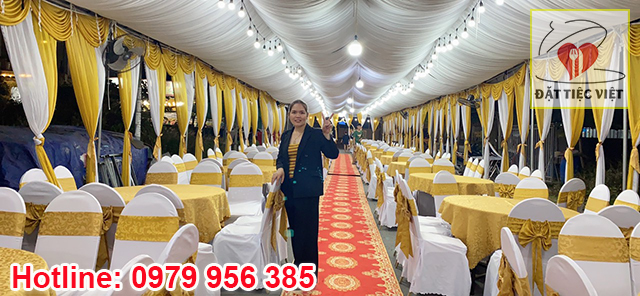 Trang trí và setup bàn ghế tiệc cưới