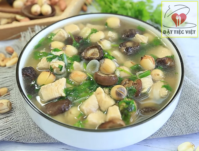 canh gà hạt sen thơm ngon bổ dưỡng canh gà hạt sen thơm ngon bổ dưỡng