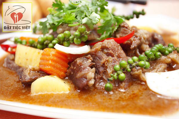 Món bò hầm tiêu xanh Món bò hầm tiêu xanh