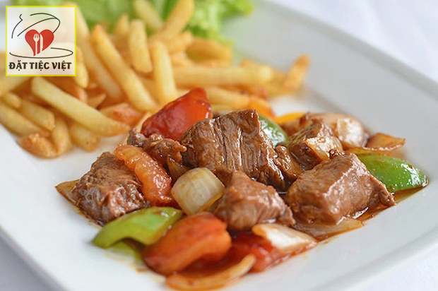 Bò lúc lắc khoai tây Bò lúc lắc khoai tây