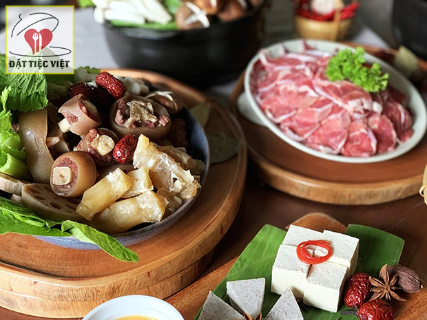 Lẩu đuôi bò Lẩu đuôi bò