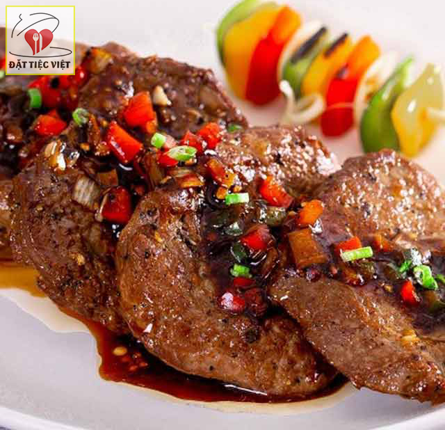 Thăn bò nướng sốt tiêu đỏ Thăn bò nướng sốt tiêu đỏ