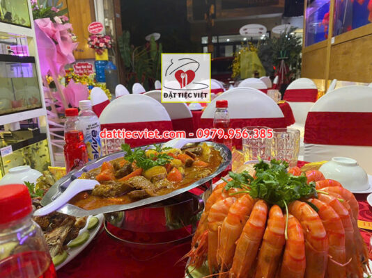 Nấu tiệc tại nhà phường Xóm Chiếu
