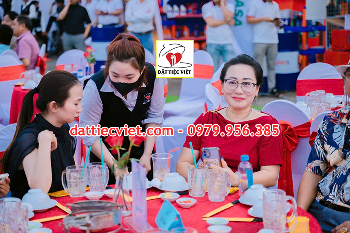 Tiệc tất niên